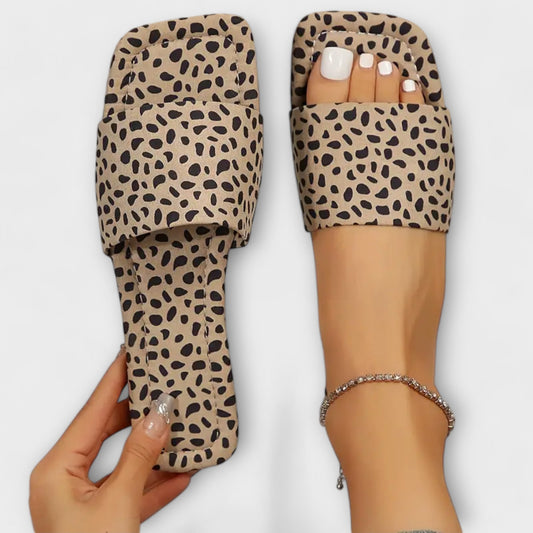 Ploché slipony s leopardím vzorem