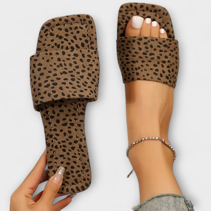 Ploché slipony s leopardím vzorem