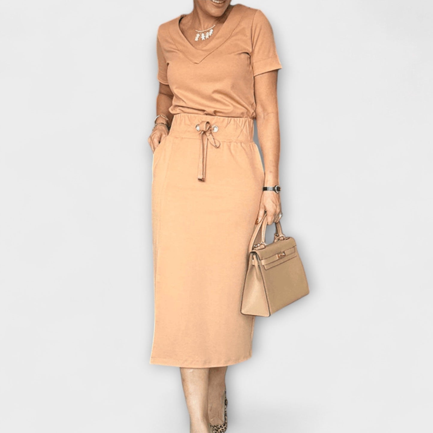 Danielle - Elegantní V-krční top s sukní